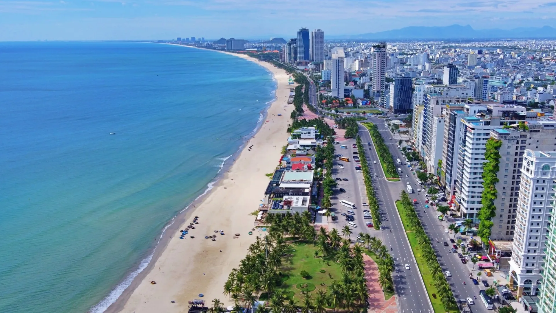 Kết nối giao thông thuận tiện đa hướng